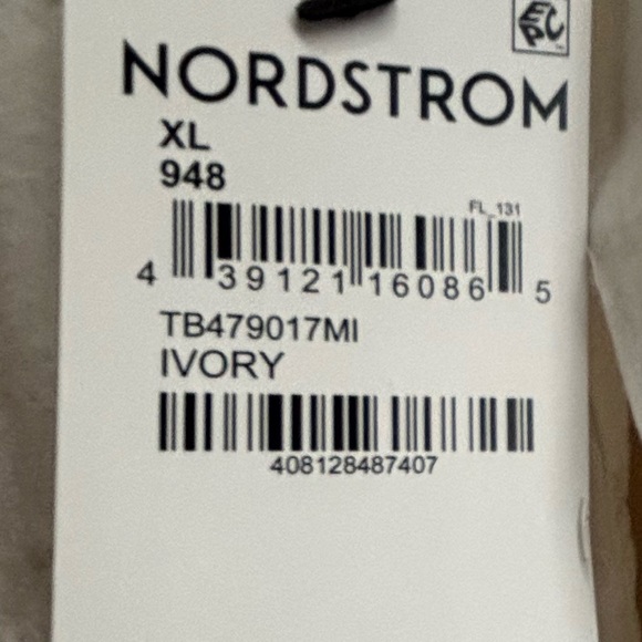 TREASURE & BOND Cutwork Yoke Crop
Cotton Blouse Ivory XL NWT Nordstrom SOLD OUT - Picture 16 of 16